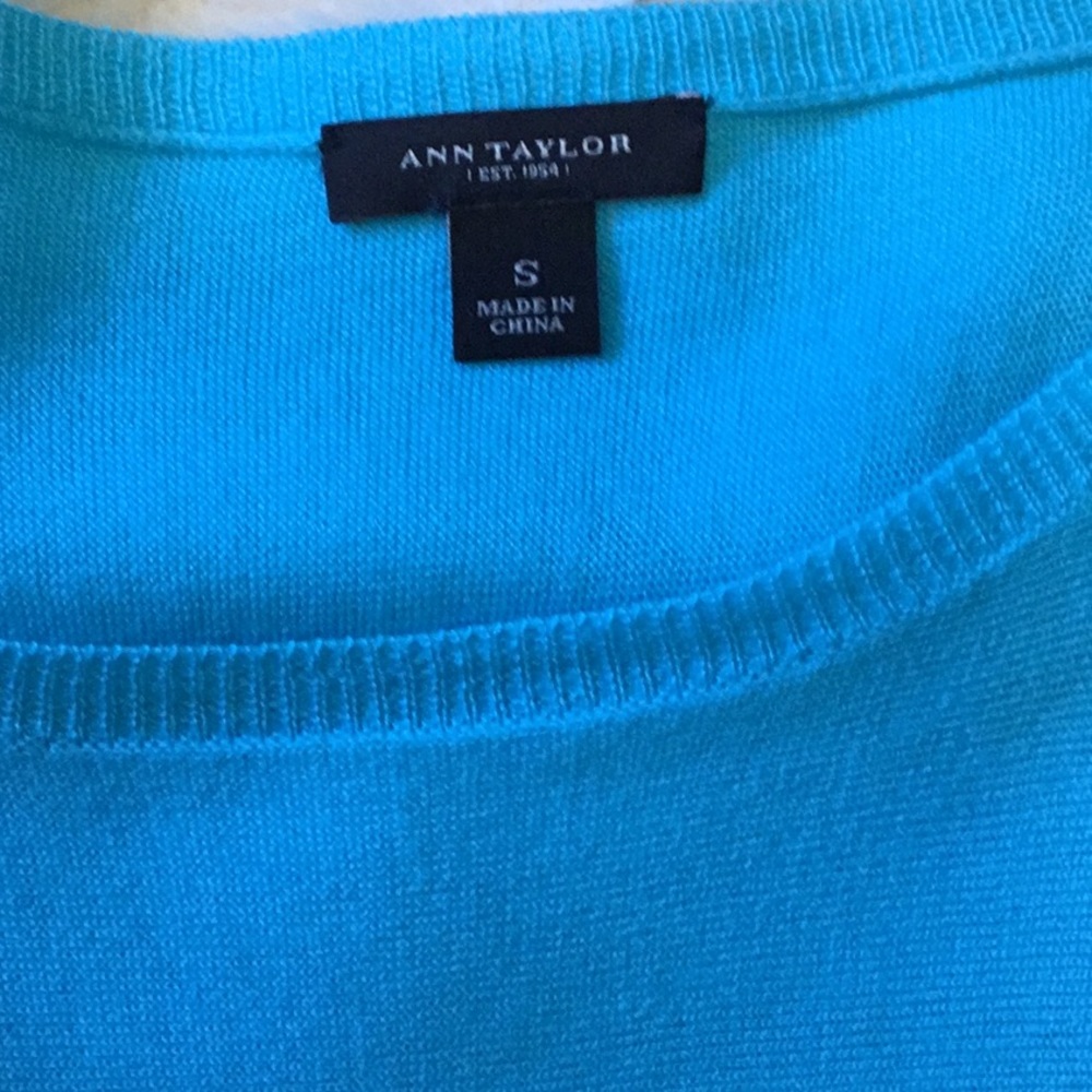 Ann Taylor gorgeous turquoise sweater - Picture 3 of 3